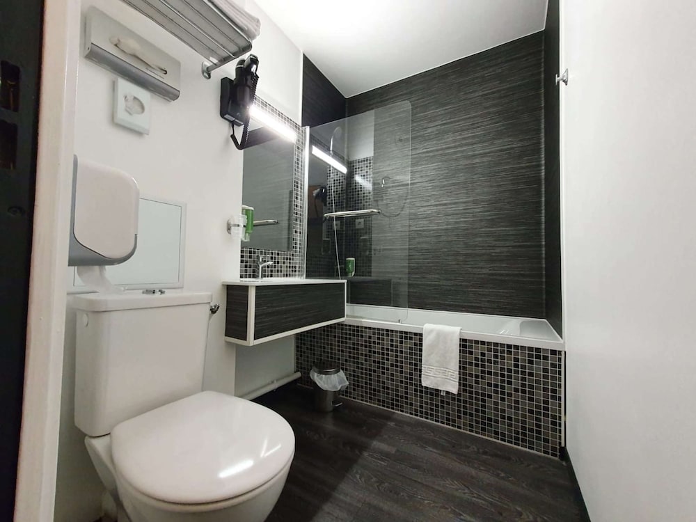 Standard Room, Multiple Beds photo 3