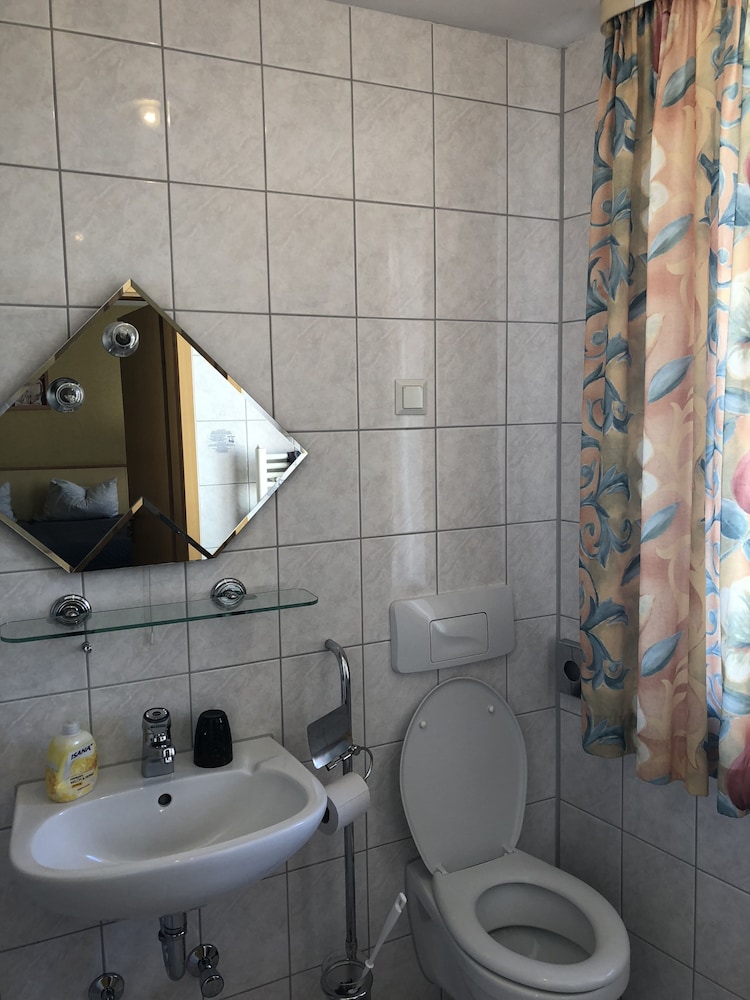 Single Room photo 3