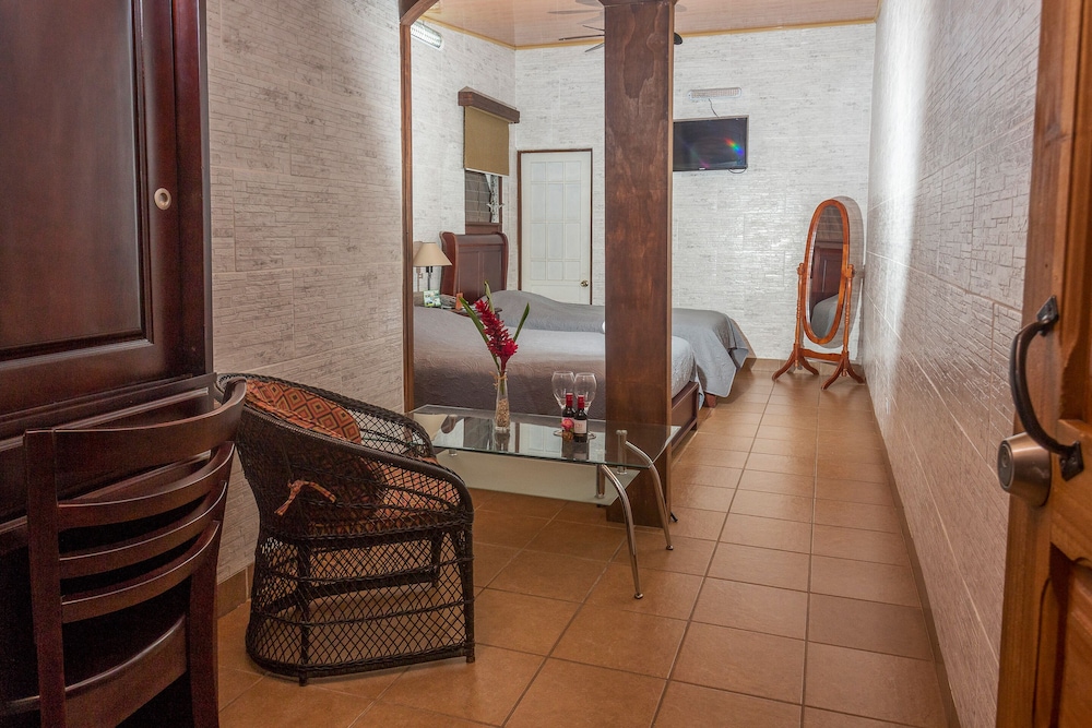 Superior Room (1 queen + 1 single)