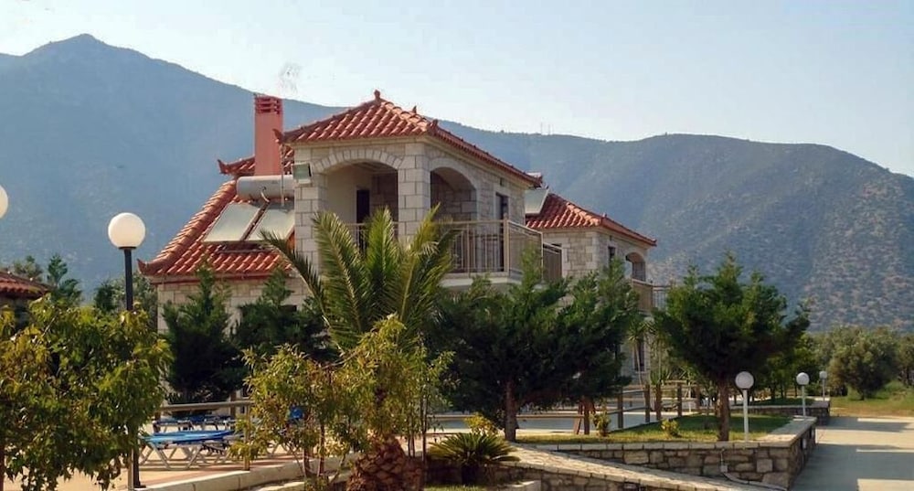 Family Villa, 3 Bedrooms, Pool Access, Sea View photo 3