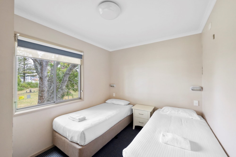 Superior Villa - Sleeps 4 - Dog Friendly photo 2