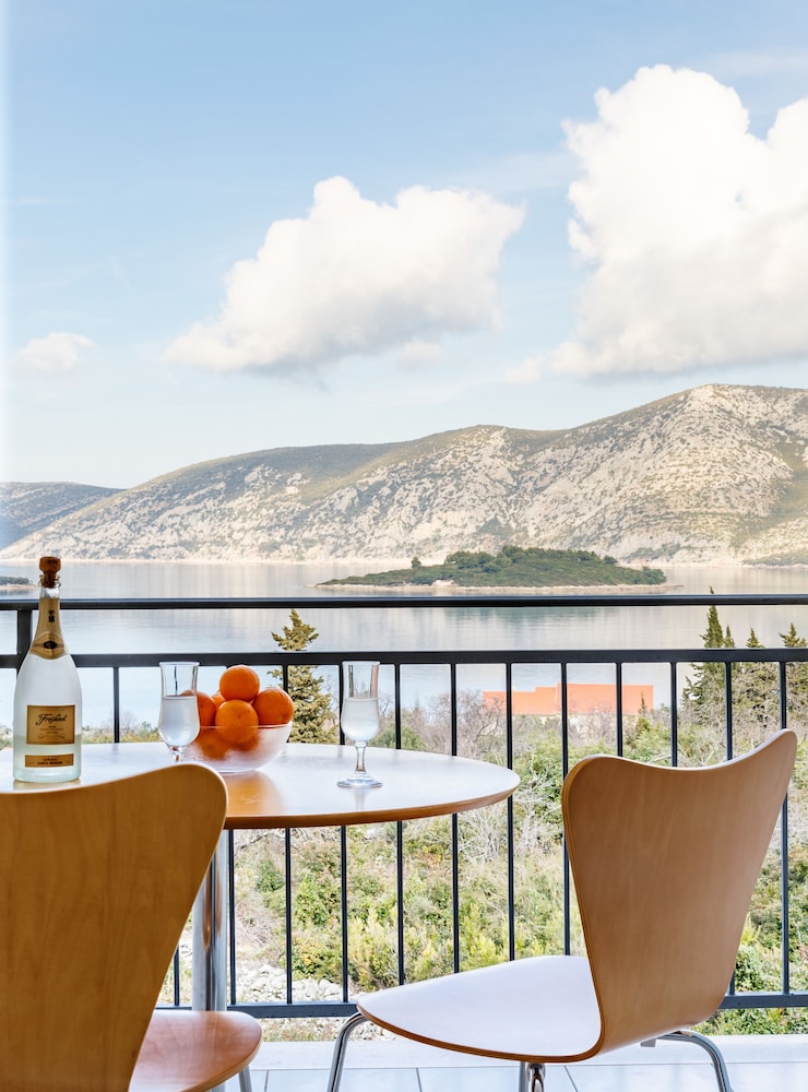 Deluxe Suite, Sea View photo 2