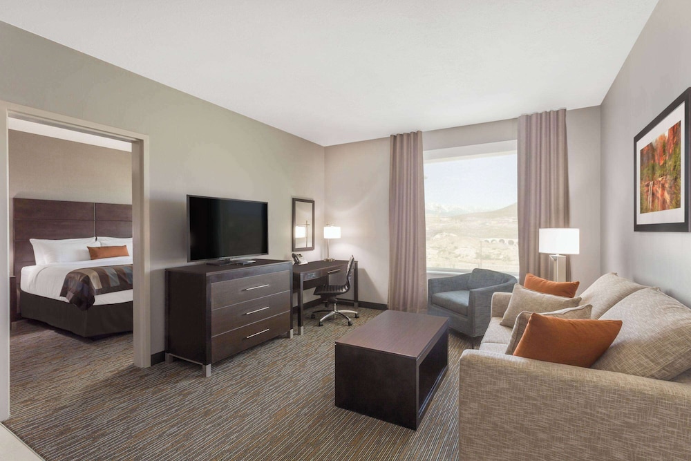 Executive Suite, 1 King Bed, Accessible, Non Smoking