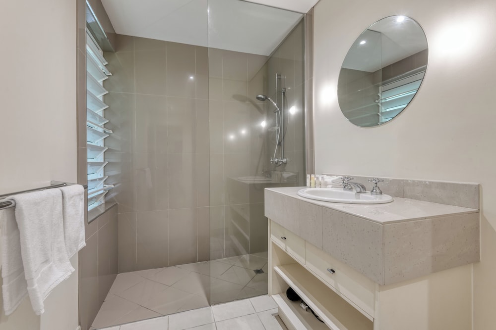 2 Bedroom Apartment Pool View - Photo 10