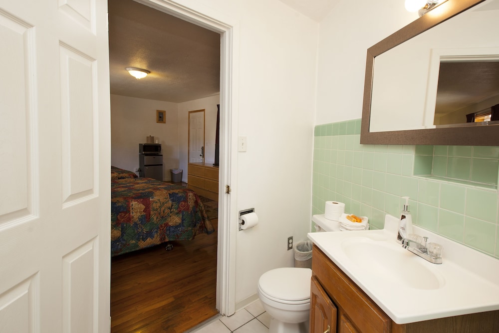 Standard Room, 2 Queen Beds photo 3