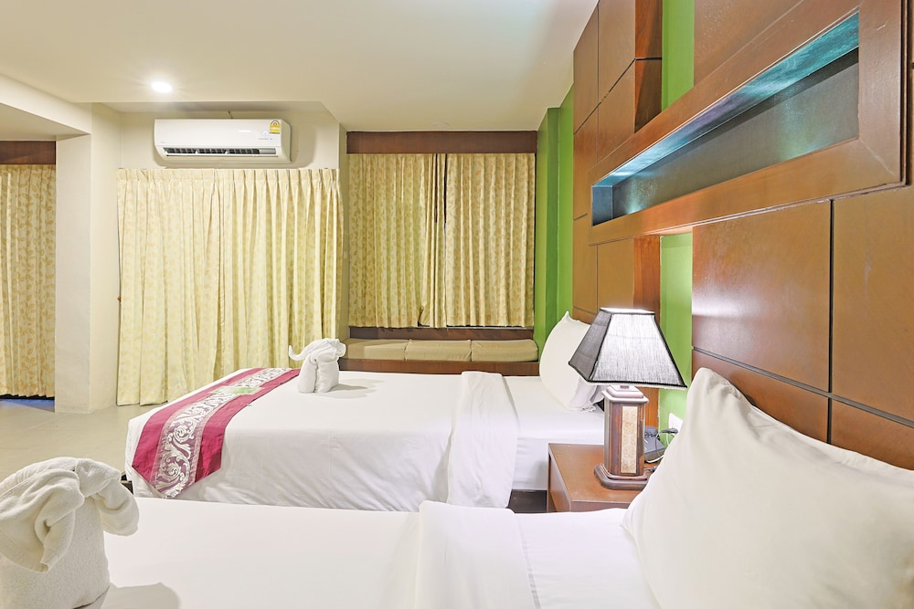Deluxe Room, Bathtub - Photo 3