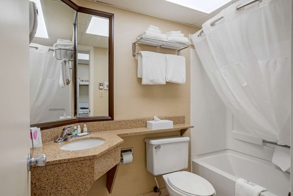 Room, 2 Queen Beds, Non Smoking (Efficiency) - Photo 5