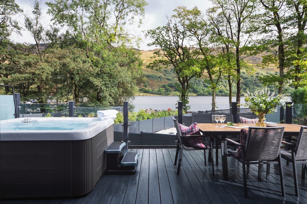 Luxury Chalet, 3 Bedrooms, Lake View photo 3