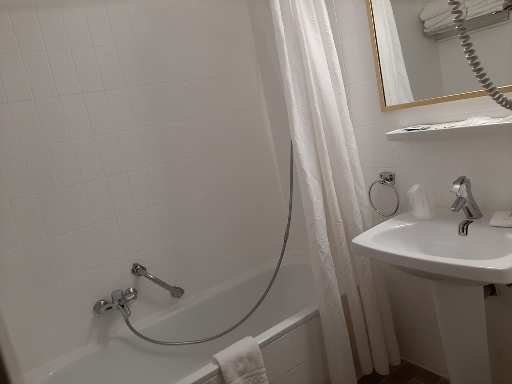 Standard Double Room - Photo 3