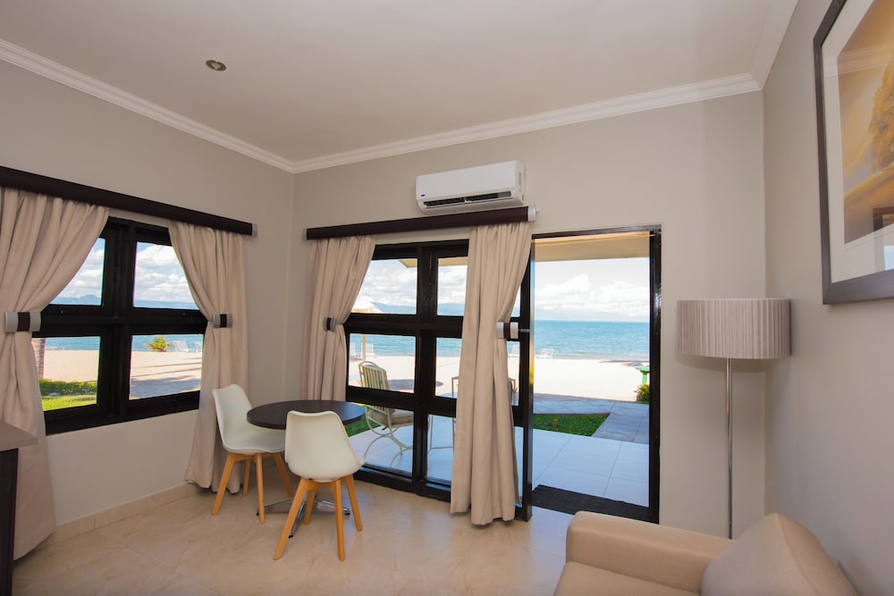 Suite, Lake View