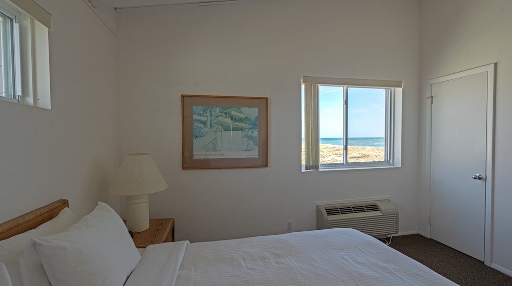 Upper 1 Bedroom Ocean View (SR)
