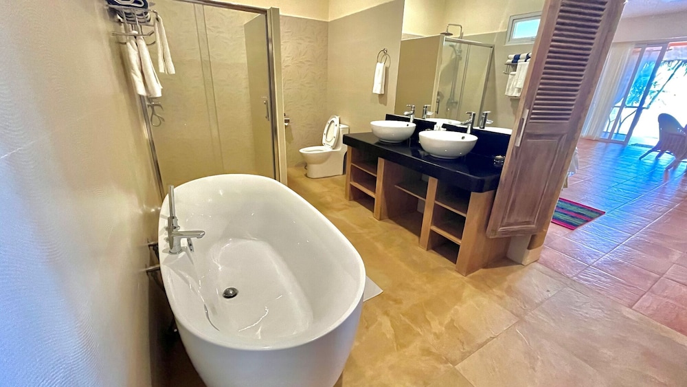 Ocean Villa - Photo 8