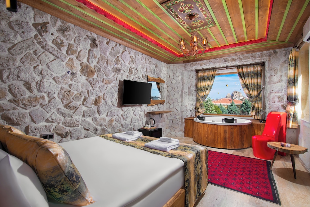 Honeymoon Suite, City View