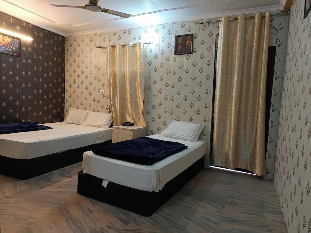 Classic Triple Room, Balcony, City View