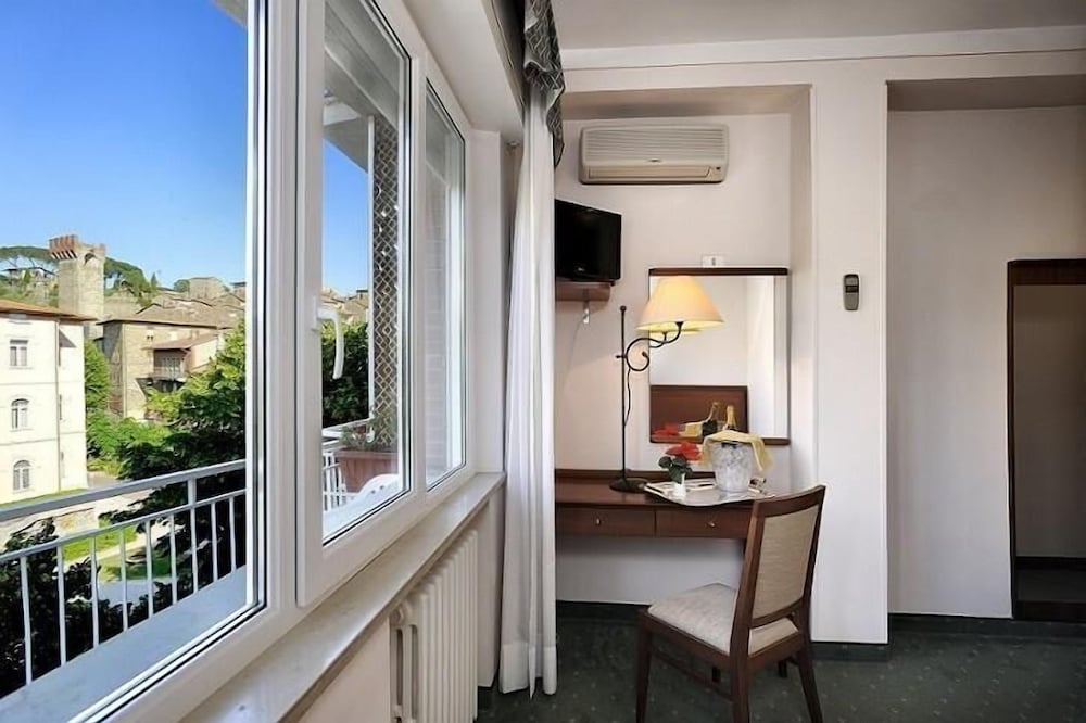 Superior Double or Twin Room, Lake View - Photo 4