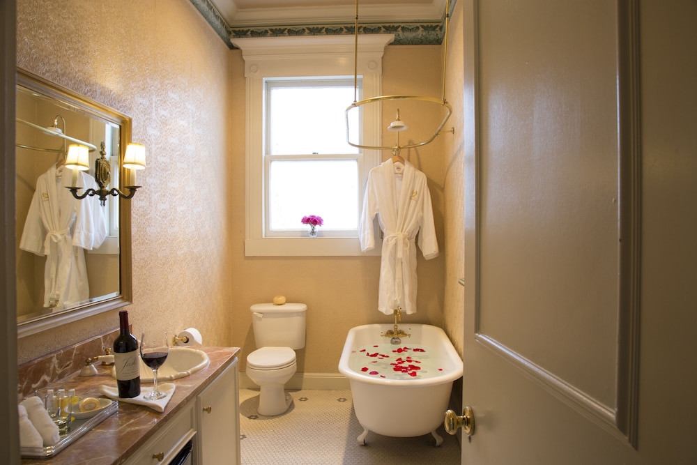 Junior Queen Suite - Photo 5