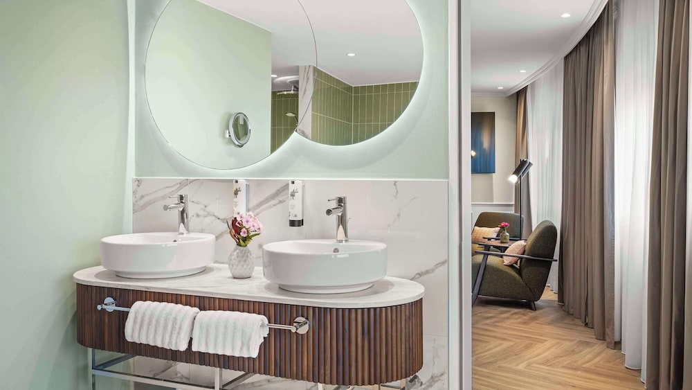 Superior Suite, City View (Kudamm Suite) thumbnail 6