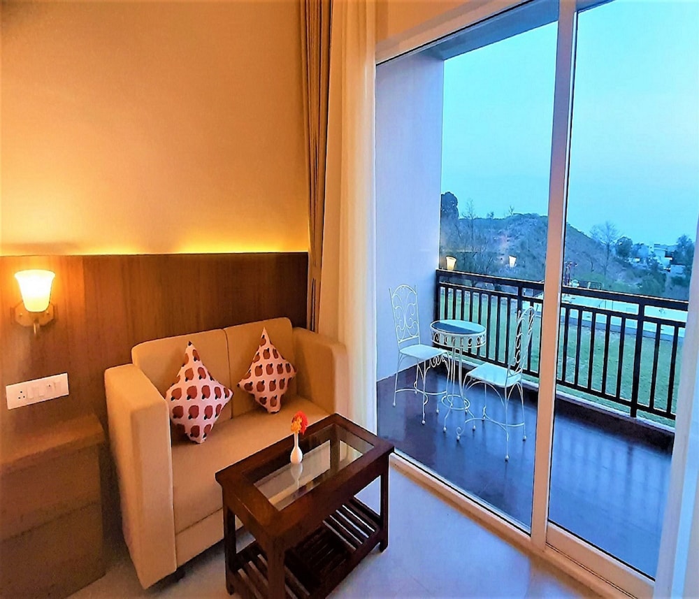 Premium Room with Pool and Garden View - Photo 2