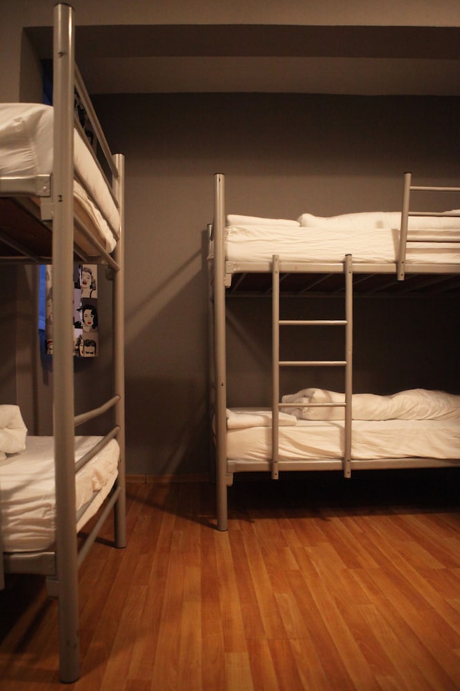 Standard Room (4 Beds) photo 1