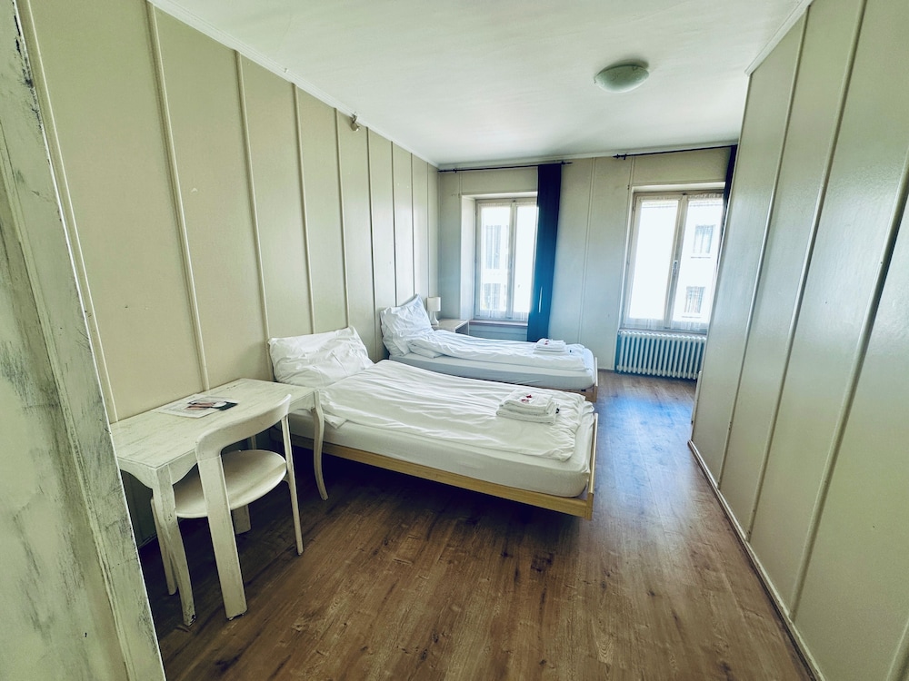 Economy Double or Twin Room, Mountain View