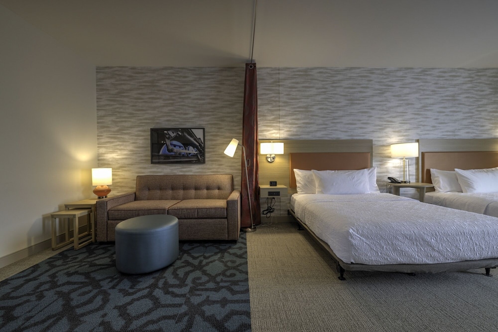 Studio, 2 Queen Beds, Accessible (Mobility, Roll-In Shower)