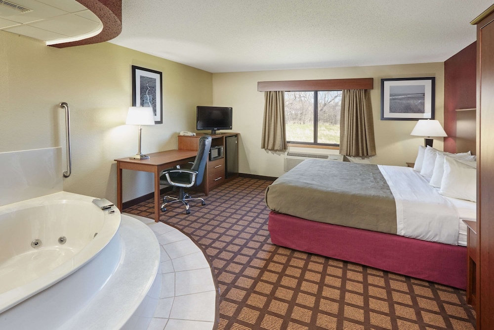 Studio Suite, 1 King Bed, Non Smoking