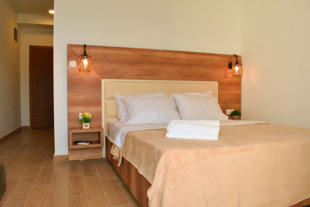 Honeymoon Studio