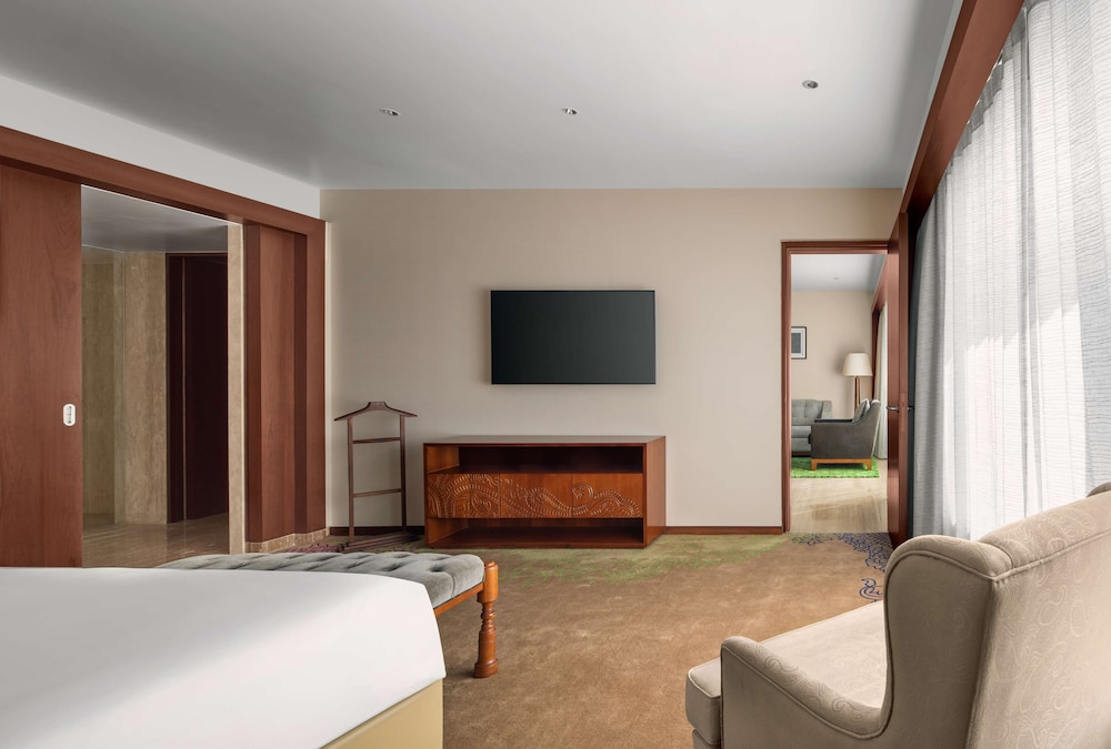 Deluxe Twin Room - Cocktail Hours 5:30 pm to 7:30pm, 20% off on F&B, Free One Way Airport Transfer.