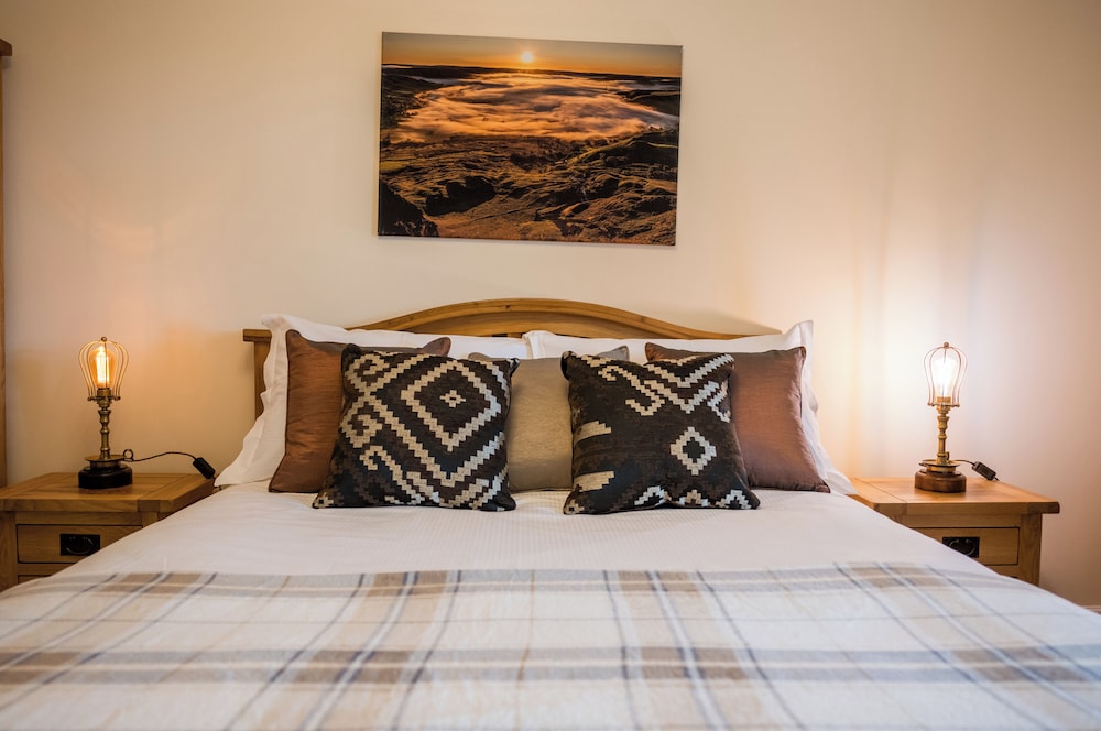 Classic Double Room, 1 King Bed, Hill View photo 1