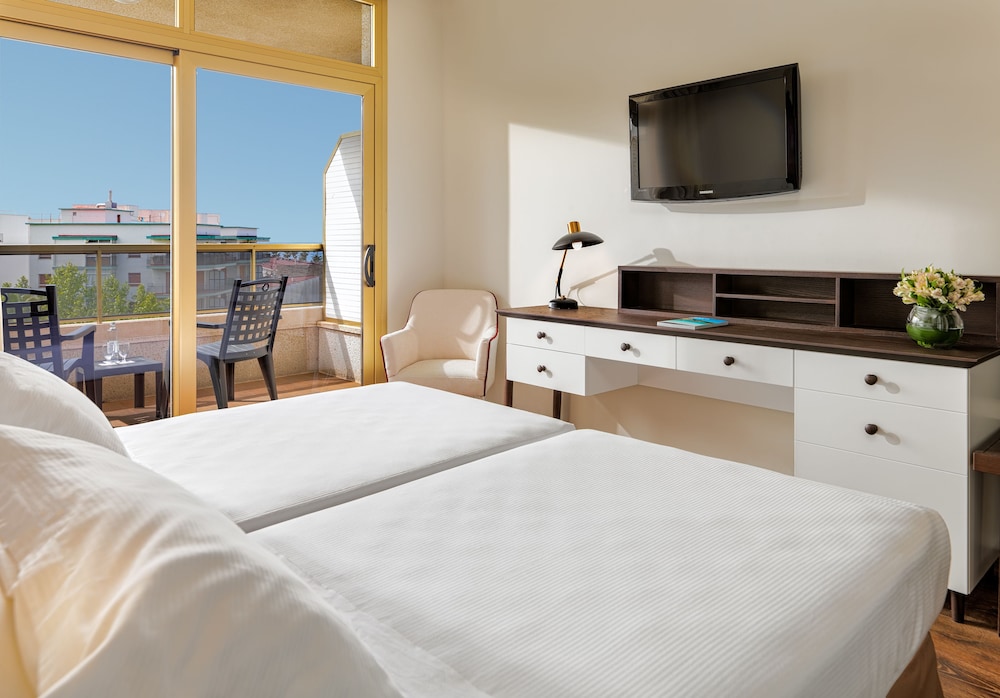 Superior Double Room, Pool View (2 adults)