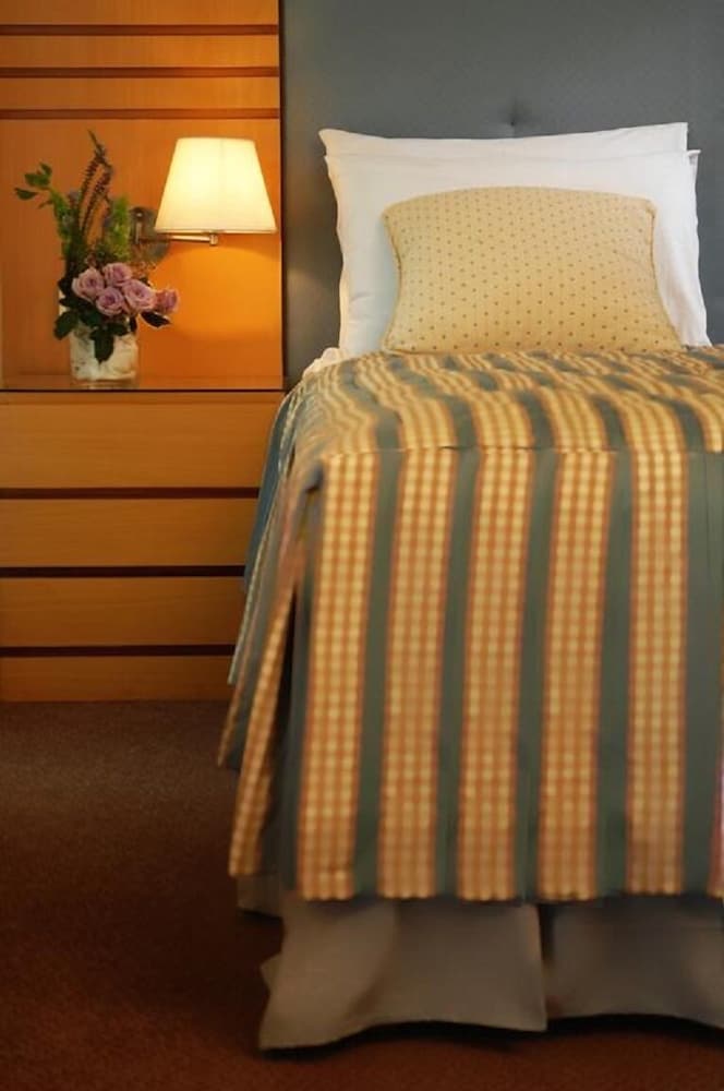 Executive Suite, 1 King Bed, Kitchenette, City View photo 3