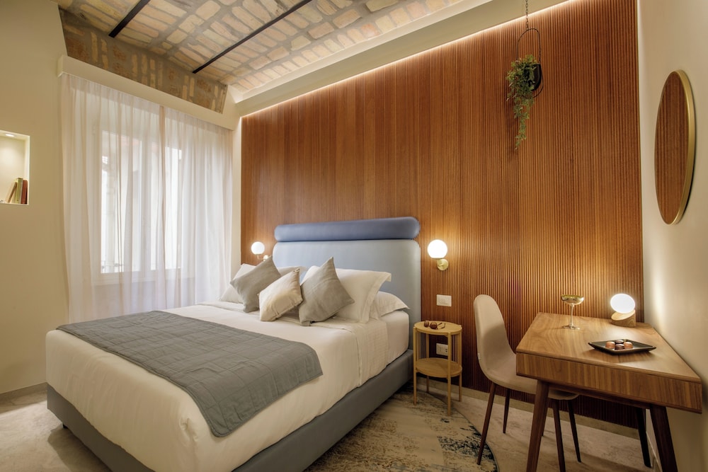 Deluxe Suite, 1 King Bed with Sofa bed, Kitchenette, Courtyard View