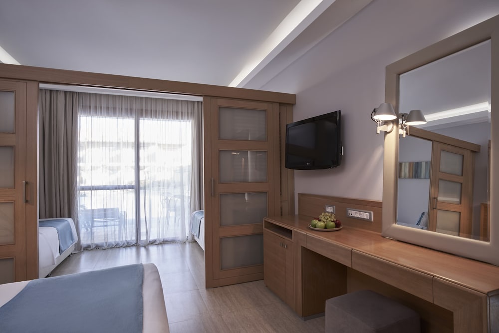 Family Room Sliding Door Pool View (Relax or Activity Area)