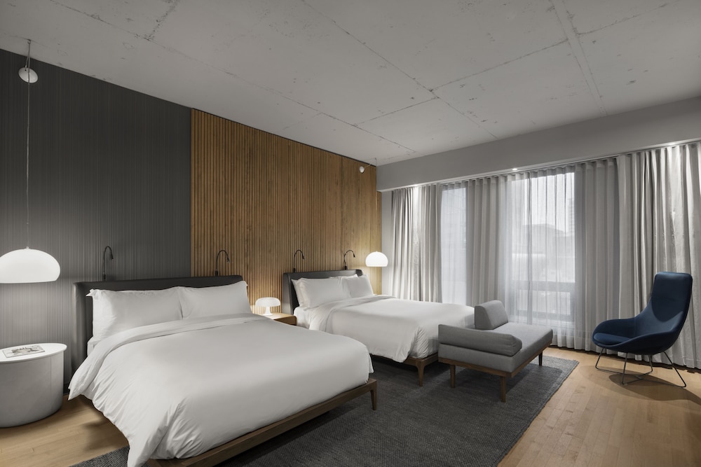 Signature Room, 2 Queen Beds photo 3