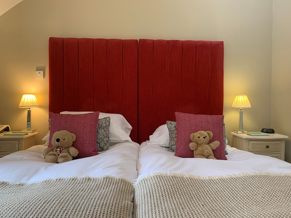 Standard Twin Room, Ensuite photo 3