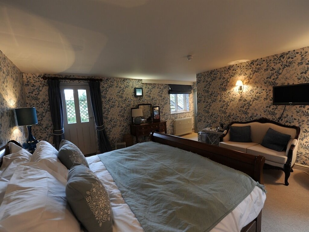 Superior Double Room, Ensuite - Photo 8