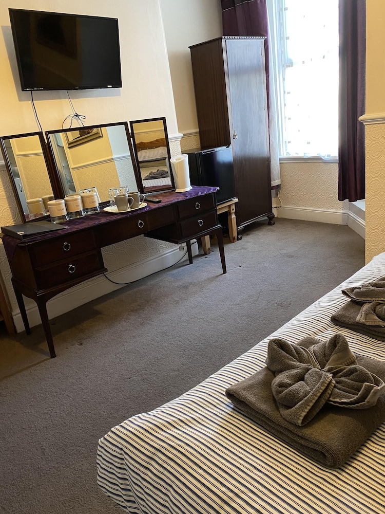 Triple Room, Ensuite photo 3