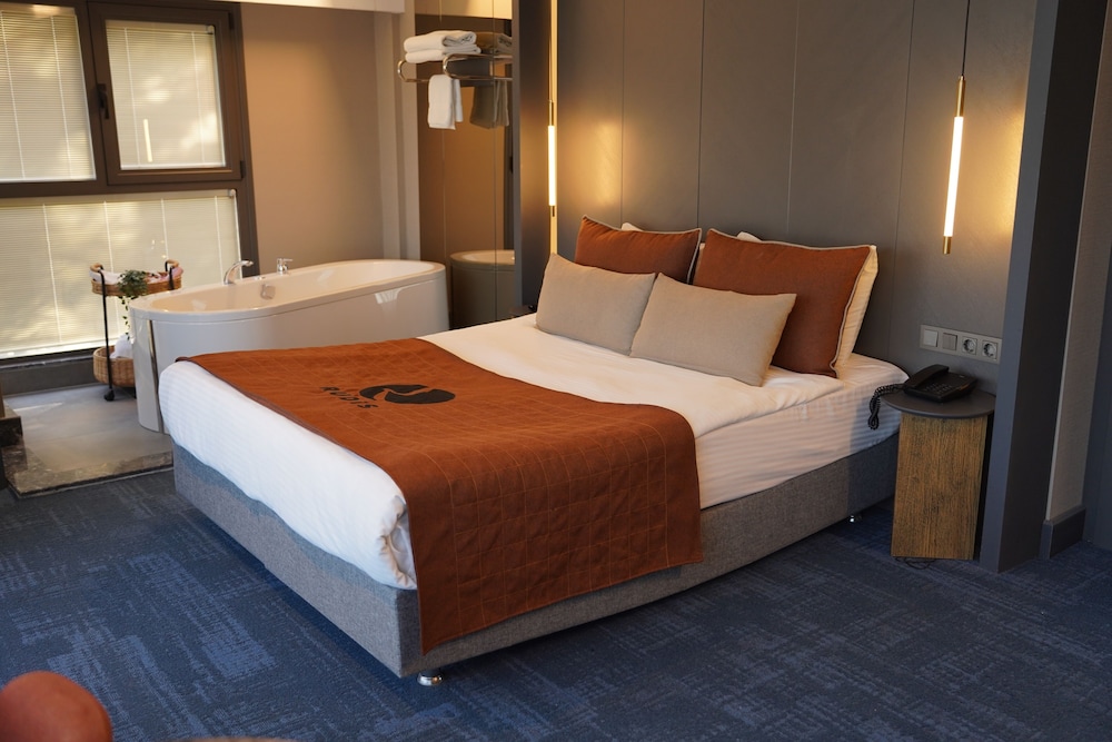 Luxury Double Room, Bathtub, Sea View