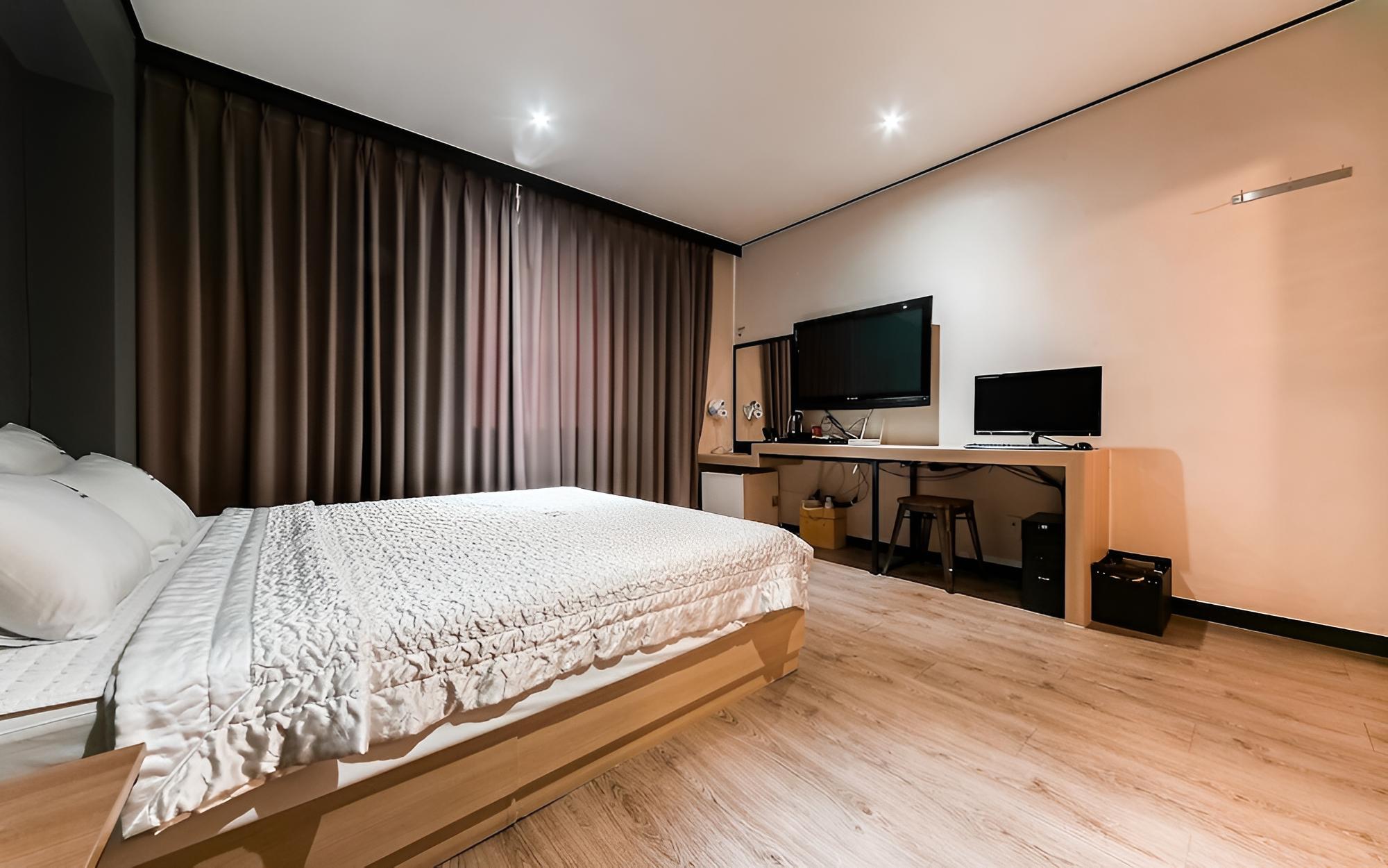 Room (Semi Suite room (Super Special Event)) photo 1