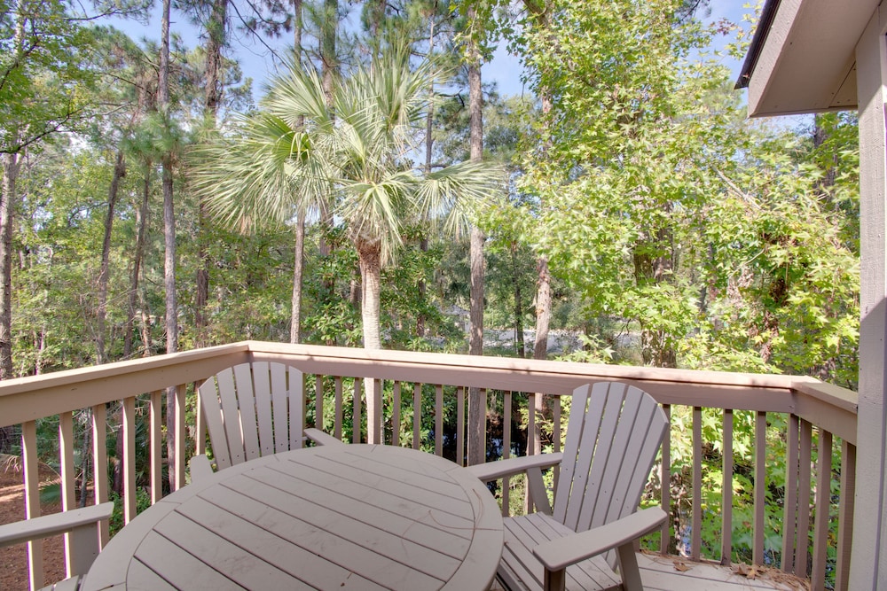 Signature Condo, 2 Bedrooms, Balcony, Lagoon View photo 3