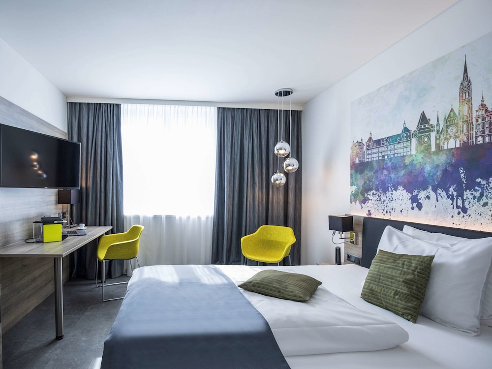 Privilege, Room, 1 Queen Bed thumbnail 6