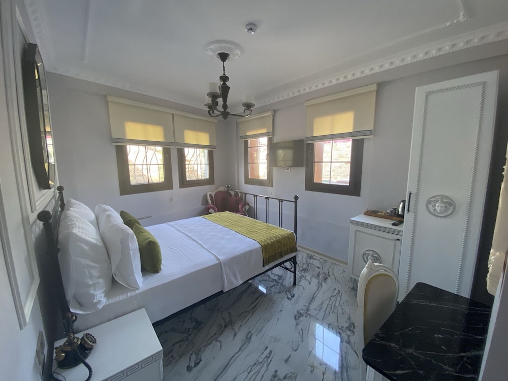 Standard Double Room - Photo 10