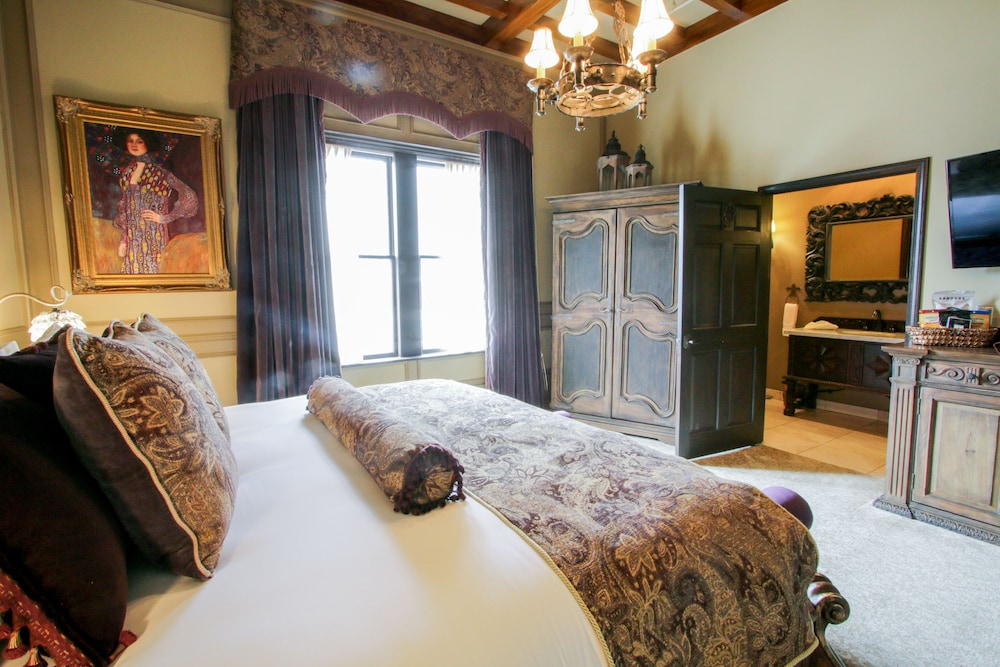 Luxury Room, 1 King Bed photo 3