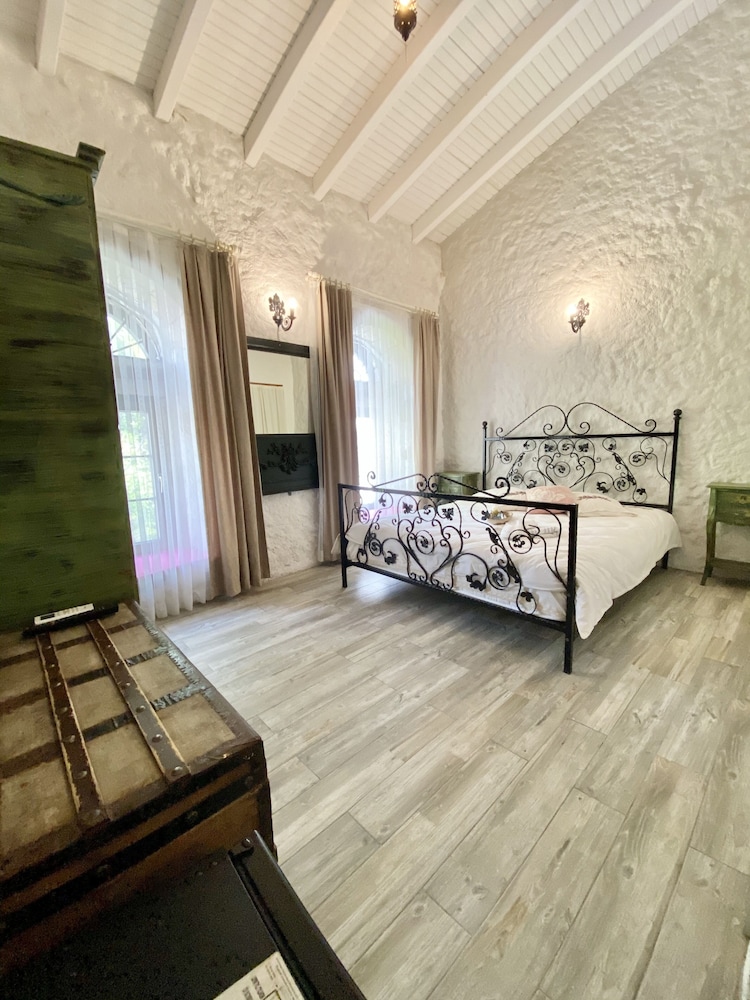 Deluxe Triple Room, 1 Bedroom, Non Smoking, City View