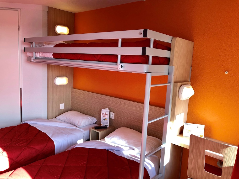Standard Room, Multiple Beds (1 Double and 1 Single bed) - Photo 8