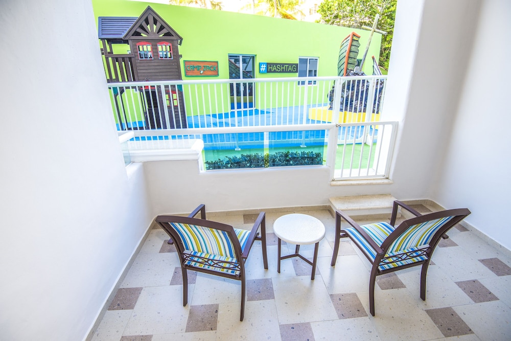 Junior Room, Multiple Beds (Family)