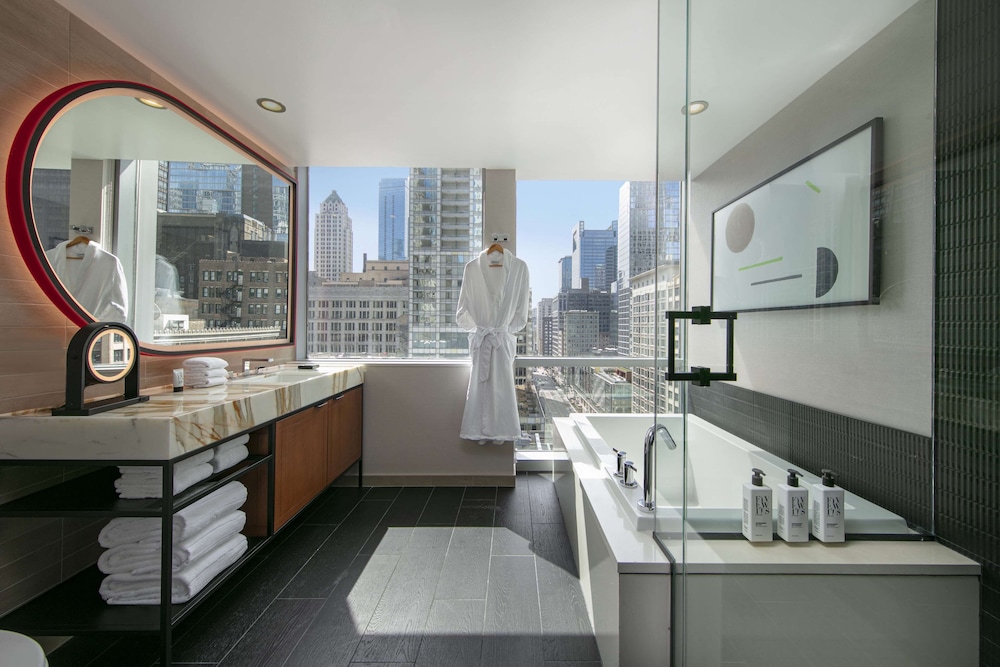 Deluxe Room, 1 King Bed, Accessible, Bathtub (Mobility, Nonsmoking) - Photo 5