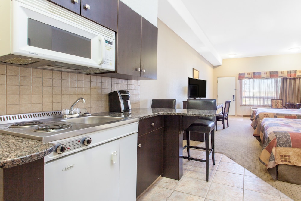 Room, 2 Queen Beds, Non Smoking, Kitchenette - Photo 3