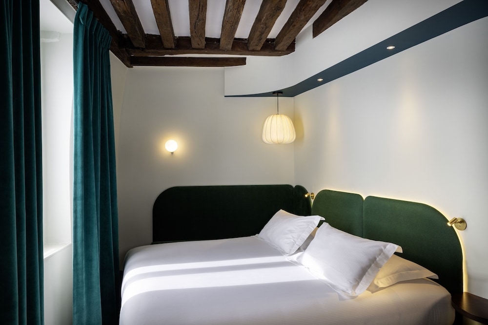 Premium Room, Courtyard View thumbnail 5
