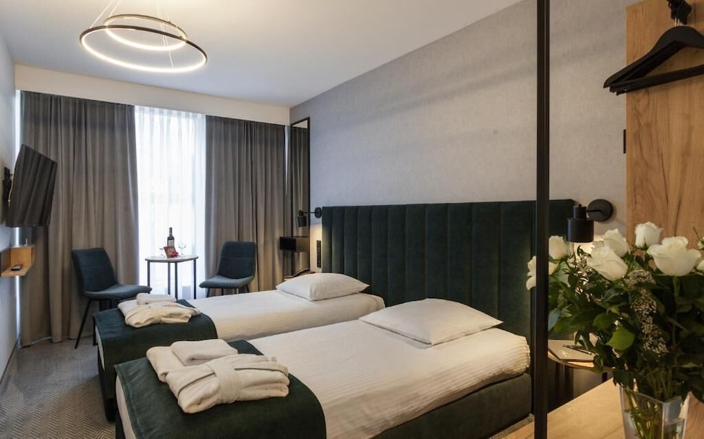 Premium Double or Twin Room - Photo 4